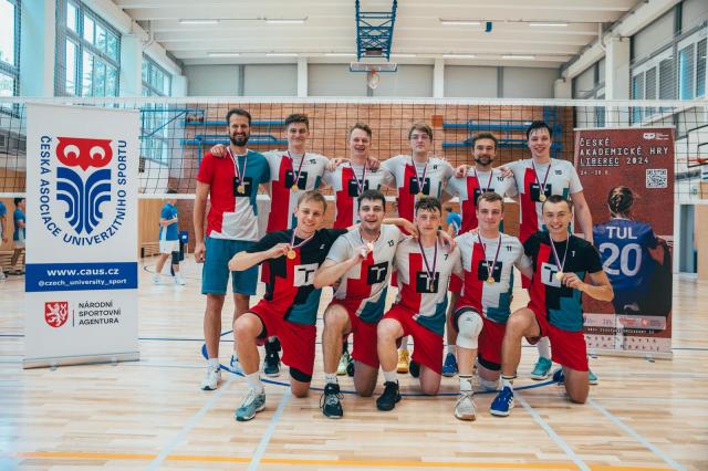 Ve volejbalu získali sportovci z VUT podruhé v řadě zlatou medaili. | Autor: Technická univerzita Liberec