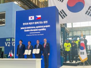 Memorandum for the nuclear area at the Doosan Škoda Power factory, from left: president of South Korea Jun Sok-jol, president of KINGS University Chang-lak Kim, rector of BUT Ladislav Janíček and Prime Minister of the Czech Republic Petr Fiala. | Author: Archive BUT