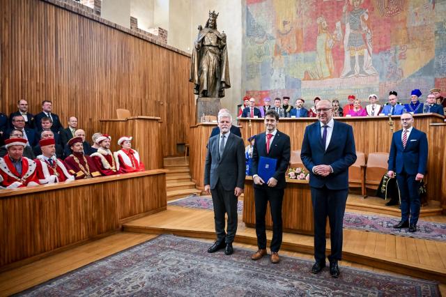 Nově jmenovaný profesor Miroslav Kolíbal z FSI a CEITEC VUT. | Autor: MŠMT